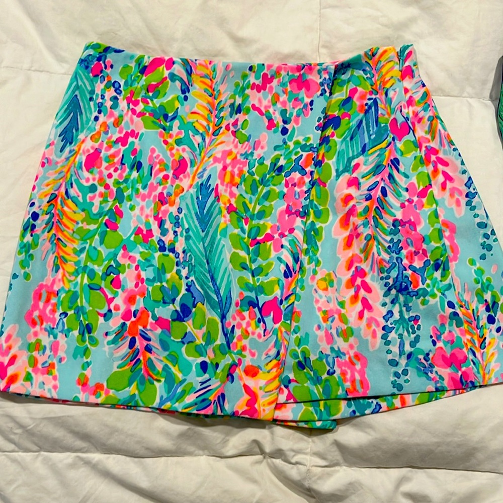 Size 6 Lilly Pulitzer skort with built in shorts